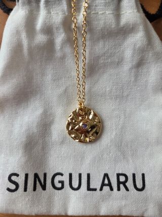Collar Singularu Dorado con Piedra Morada