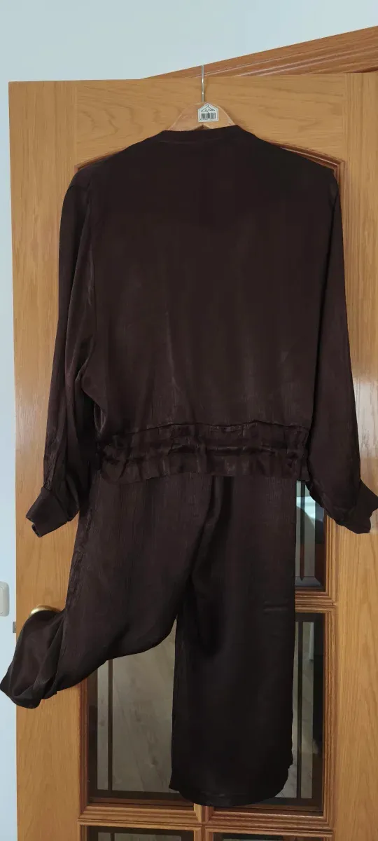Conjunto pantalón y bomber marrón