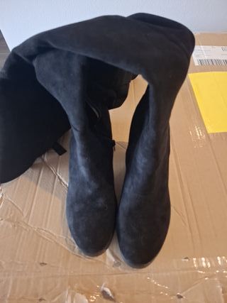 Botas altas por encima de la rodilla