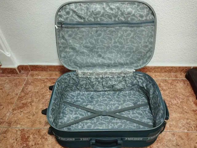 Maleta grande con ruedas color verde azulado