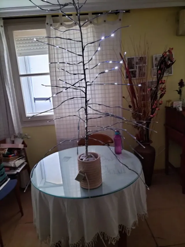 Árbol decorativo con luces LED