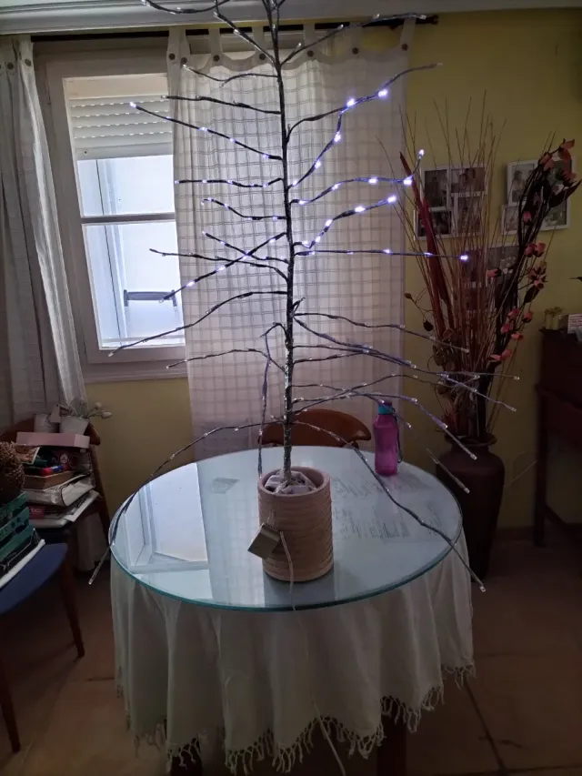 Árbol decorativo con luces LED