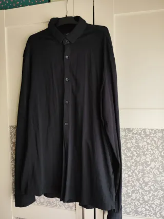 Camisa de botones negra