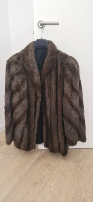 Abrigo de piel marrón