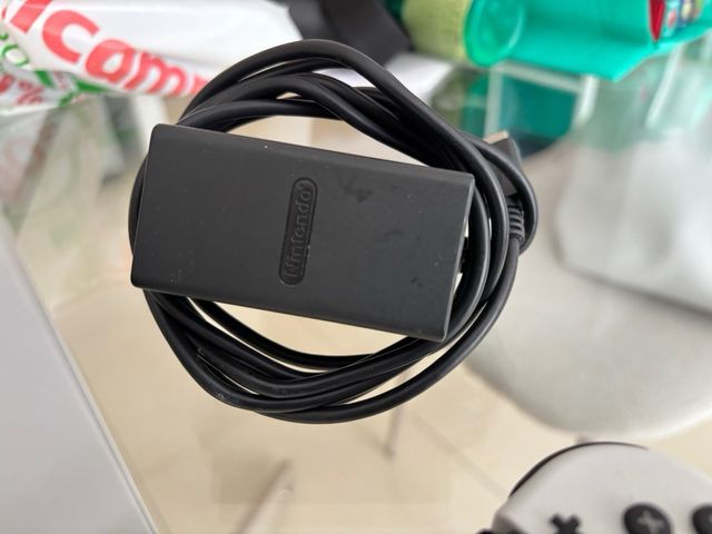 Nintendo Switch OLED completamente bianco