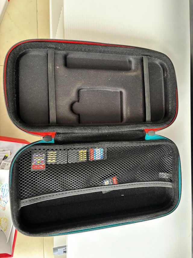 Nintendo Switch OLED completamente bianco