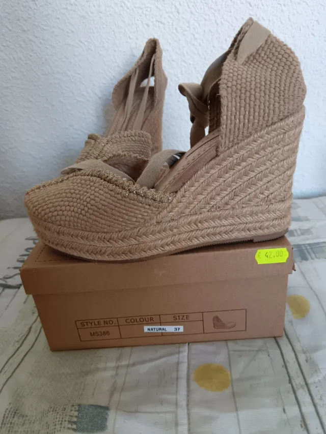 Sandalias cuña CORINA beige