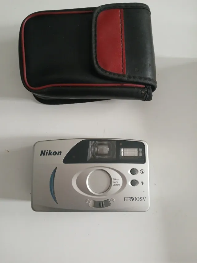 Cámara Nikon EF500SV Plata Usada sólo 1vez