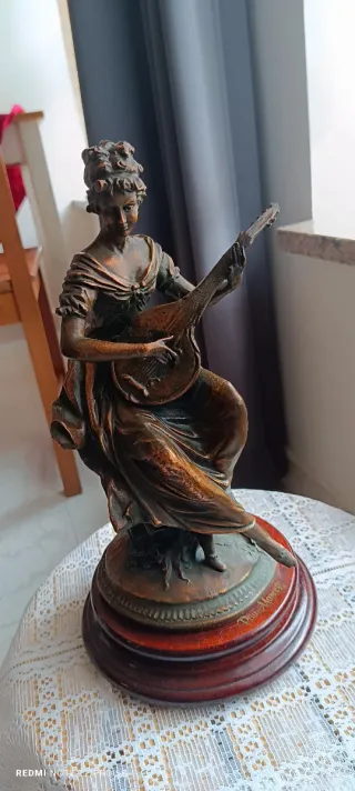 Escultura Pau Marcell Dama con Laúd