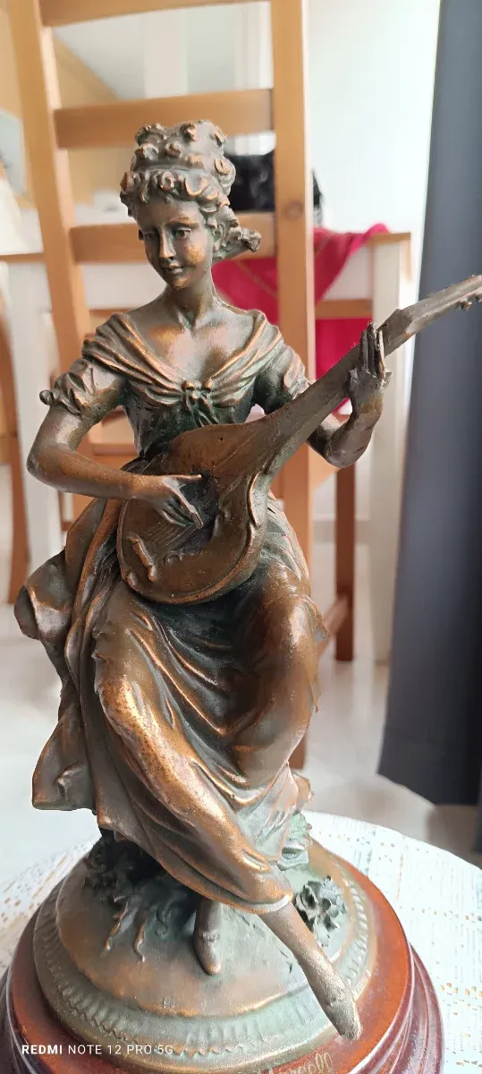 Escultura Pau Marcell Dama con Laúd