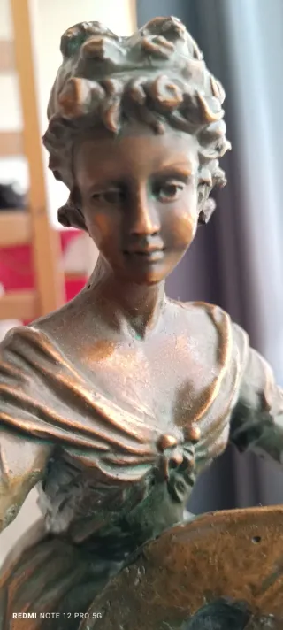 Escultura Pau Marcell Dama con Laúd