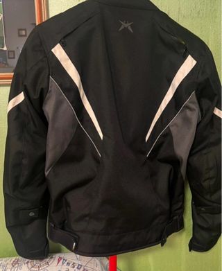 Giacca da moto nera con inserti bianchi