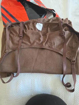 Faja reloj de arena marrón