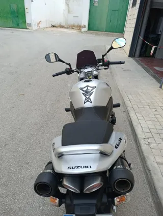 Suzuki GSR 600