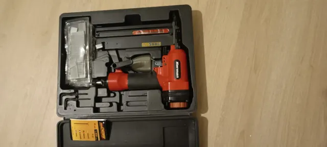 Clavadora/Grapadora Neumática Korman 1/4-40mm