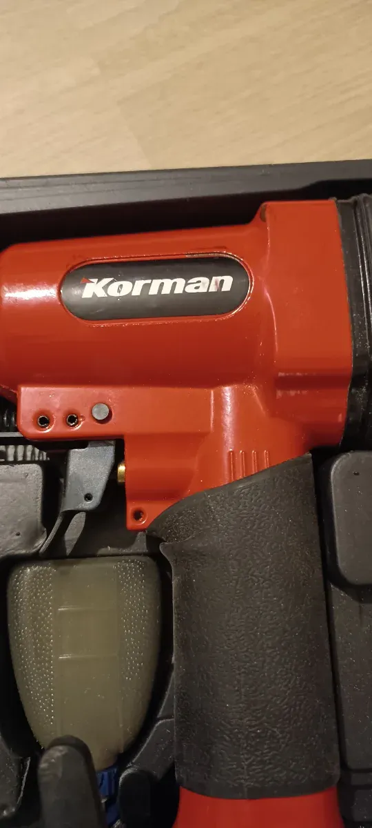 Clavadora/Grapadora Neumática Korman 1/4-40mm