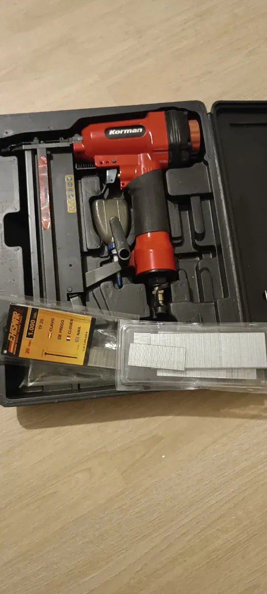 Clavadora/Grapadora Neumática Korman 1/4-40mm