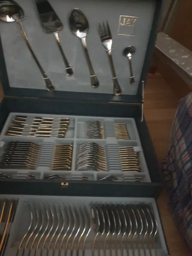 Cubertería JAY de lujo dorada y plateada