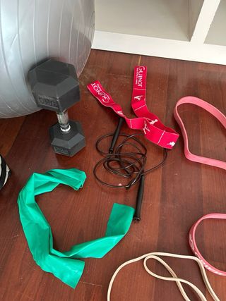 Equipo de gimnasio: Balón, pesas y más