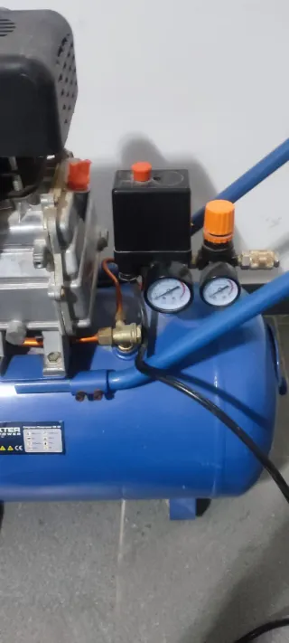 Compresor 50L 2.5HP Kit Pintura