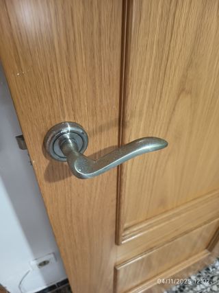 Puertas de madera en muy buen estado