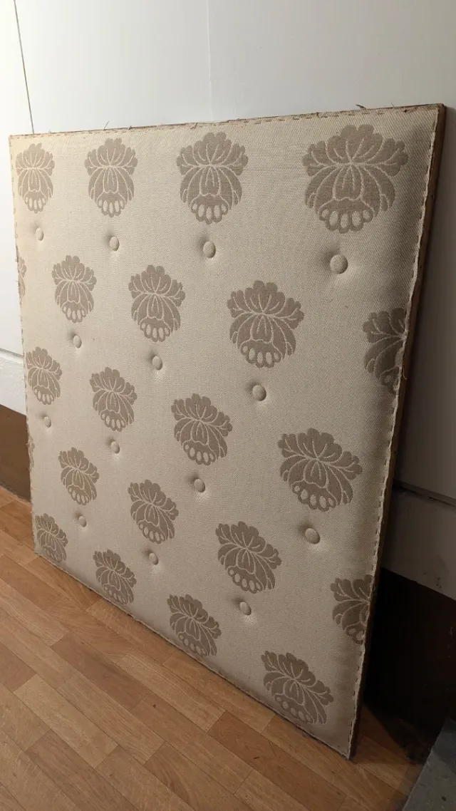 Testiera da letto imbottita antica