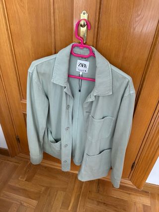 Cazadora Zara verde