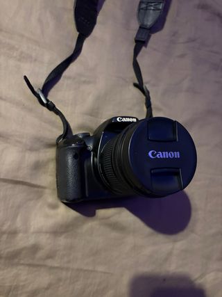 Cámara Canon con objetivo