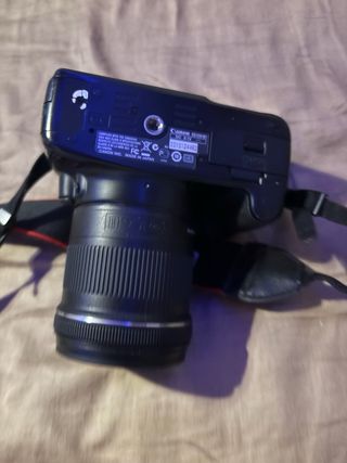 Cámara Canon con objetivo