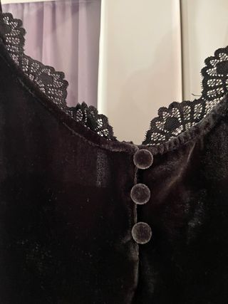 Top terciopelo y encaje negro