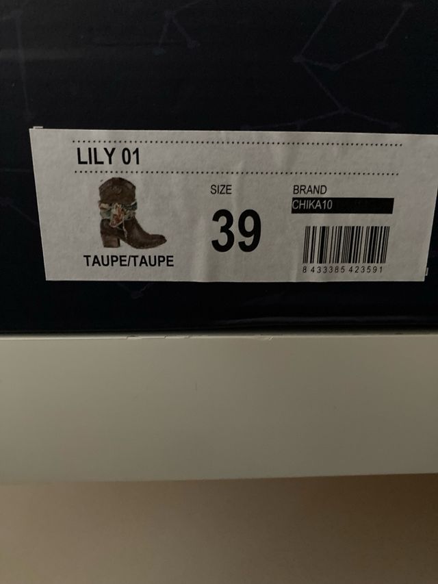 Botines marrones con estampado floral