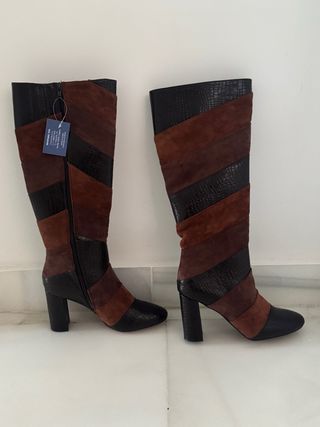 Botas altas de cuero marrón y negro