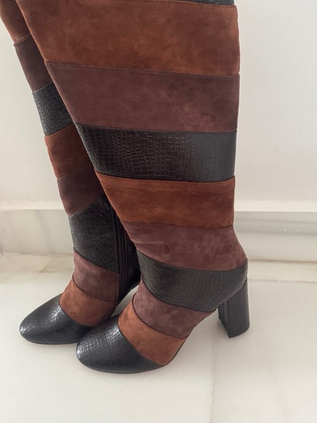 Botas altas de cuero marrón y negro