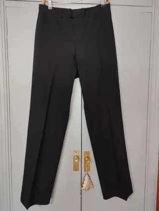 Pantalón negro vintage de hombre de Zara
