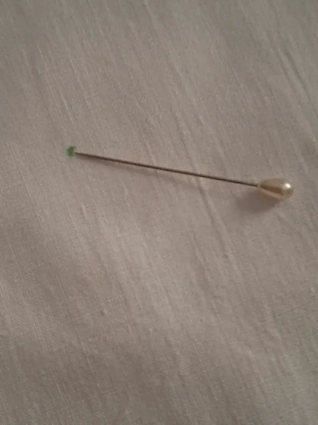 Sábana blanca bordada a mano