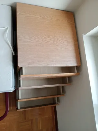 Cómoda de madera con 4 cajones