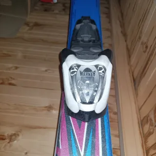 Esquís carving Nórdica con fijaciones