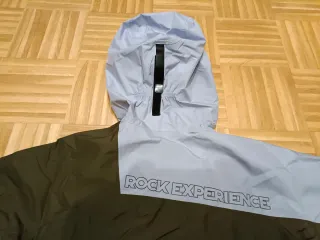 Chaqueta impermeable de 20 K Nuevo