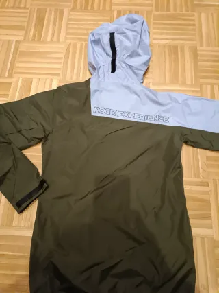 Chaqueta impermeable de 20 K Nuevo