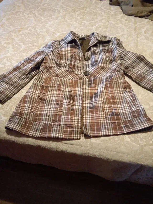 Chaqueta de cuadros marrón y blanco