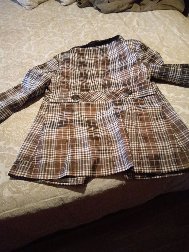 Chaqueta de cuadros marrón y blanco