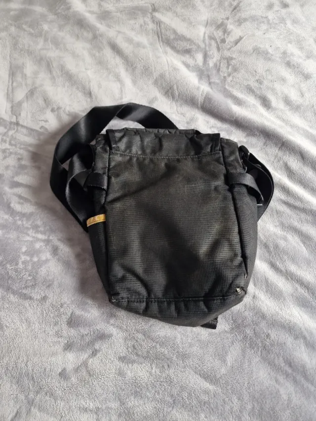 Bandolera Adidas Negra y Dorada