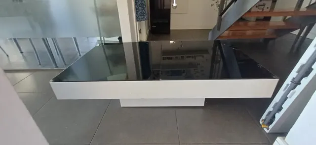 Mesita de comedor cristal y plástico