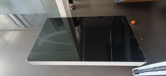 Mesita de comedor cristal y plástico