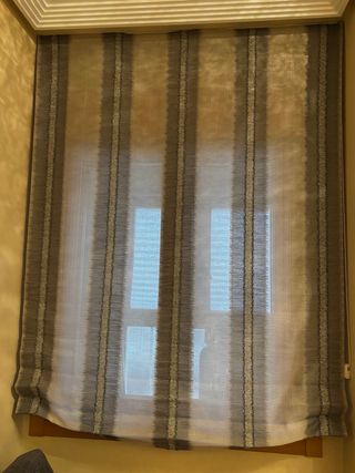 Tende da pacchetto beige e grigie