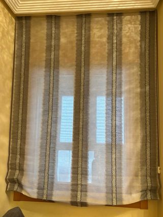 Tende da pacchetto beige e grigie