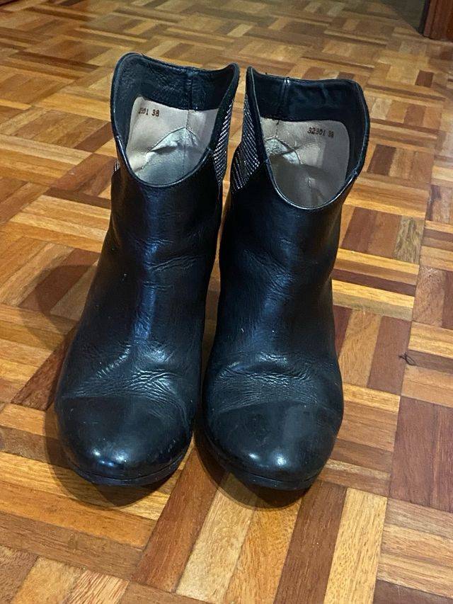 Botín cowboy negro con strass