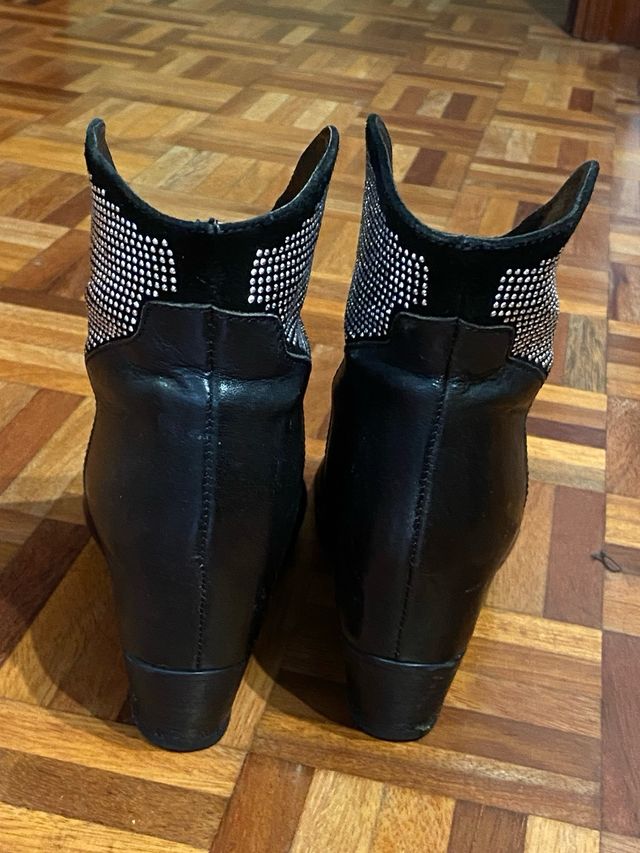 Botín cowboy negro con strass
