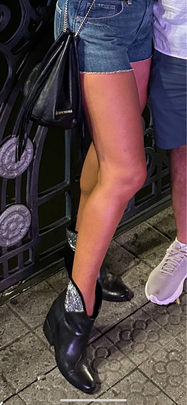 Botín cowboy negro con strass