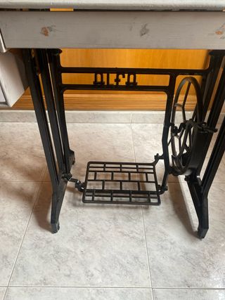 Mesa antigua máquina de coser